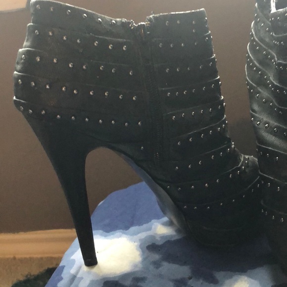 Heels - Picture 2 of 2